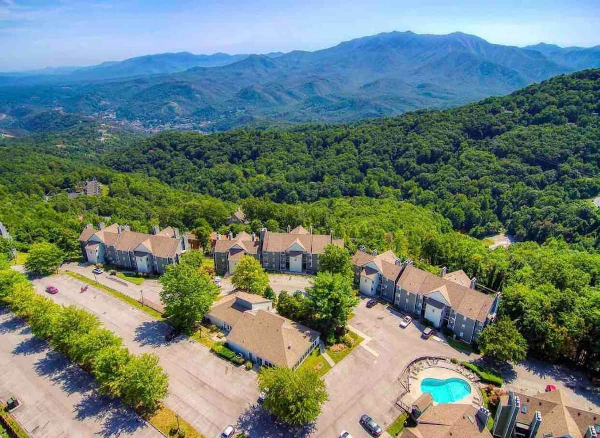 Mountain Villa Magnificent Views - 2 Pools, Fireplace & Hot Tub Gatlinburg Exterior photo