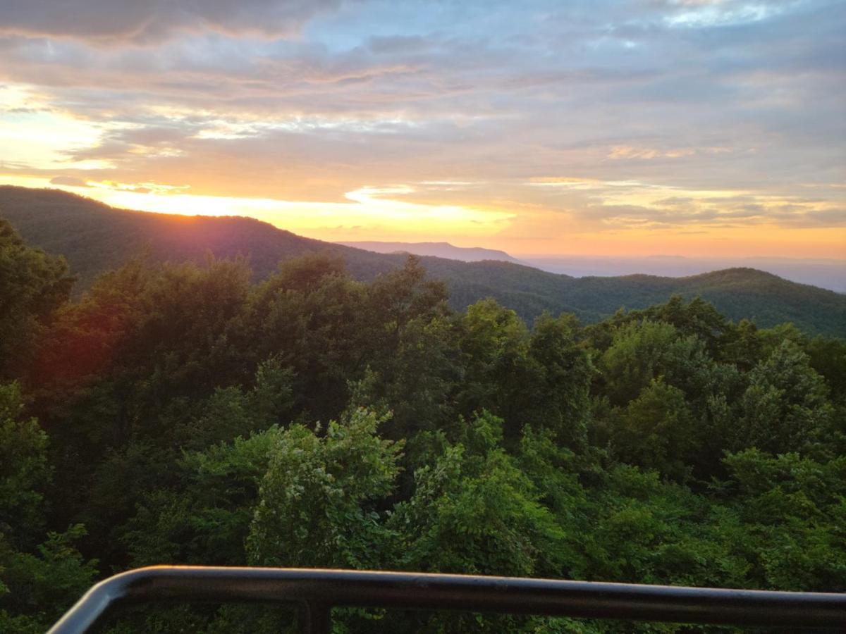 Mountain Villa Magnificent Views - 2 Pools, Fireplace & Hot Tub Gatlinburg Exterior photo